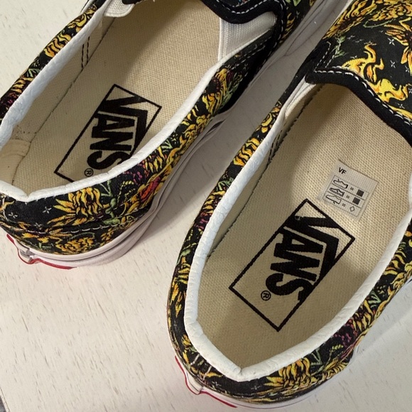 Vans Women’s (Coed) Classic Beauty Skull Slip-On Sneakers / Size 5 / Brand NWOT - Picture 5 of 9